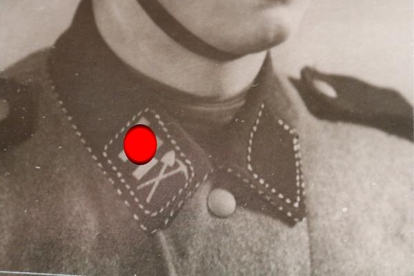 Portrait eines  Soldaten des SS-Pioniersturmbann mit Stahlhelm - neuzeitlicher Abzug